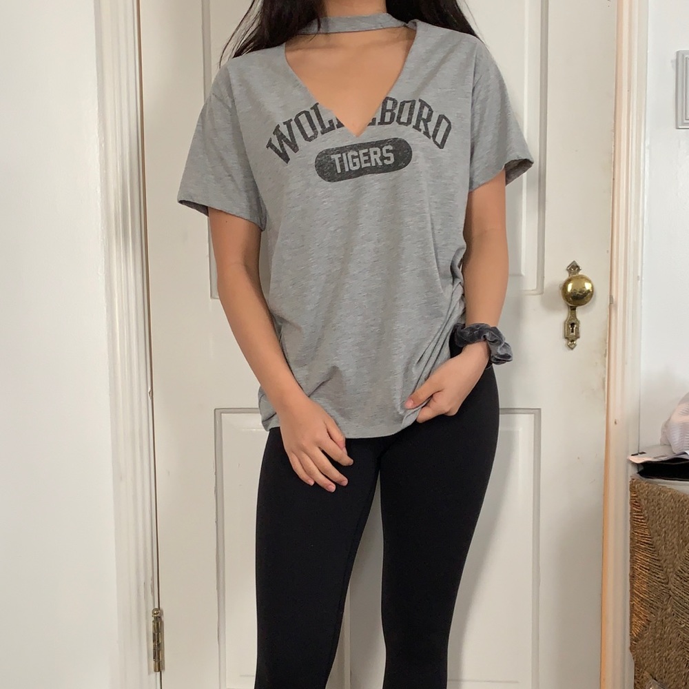 V neck choker tee